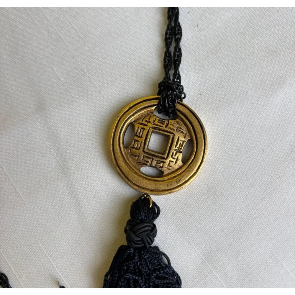 Vintage Doncaster Heavy Medallion Necklace Black Metal‎ Chain Gold Tone